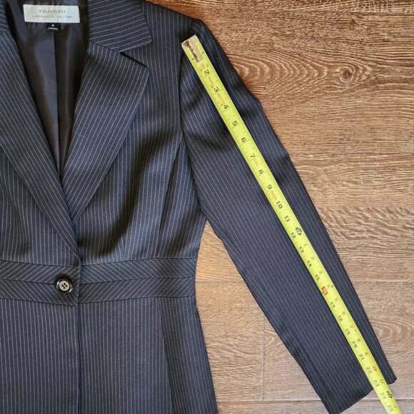 Tahari Arthur S. Levine Charcoal Pinstripe Women's Sz 4 Jacket One Button Lined - Picture 10 of 10